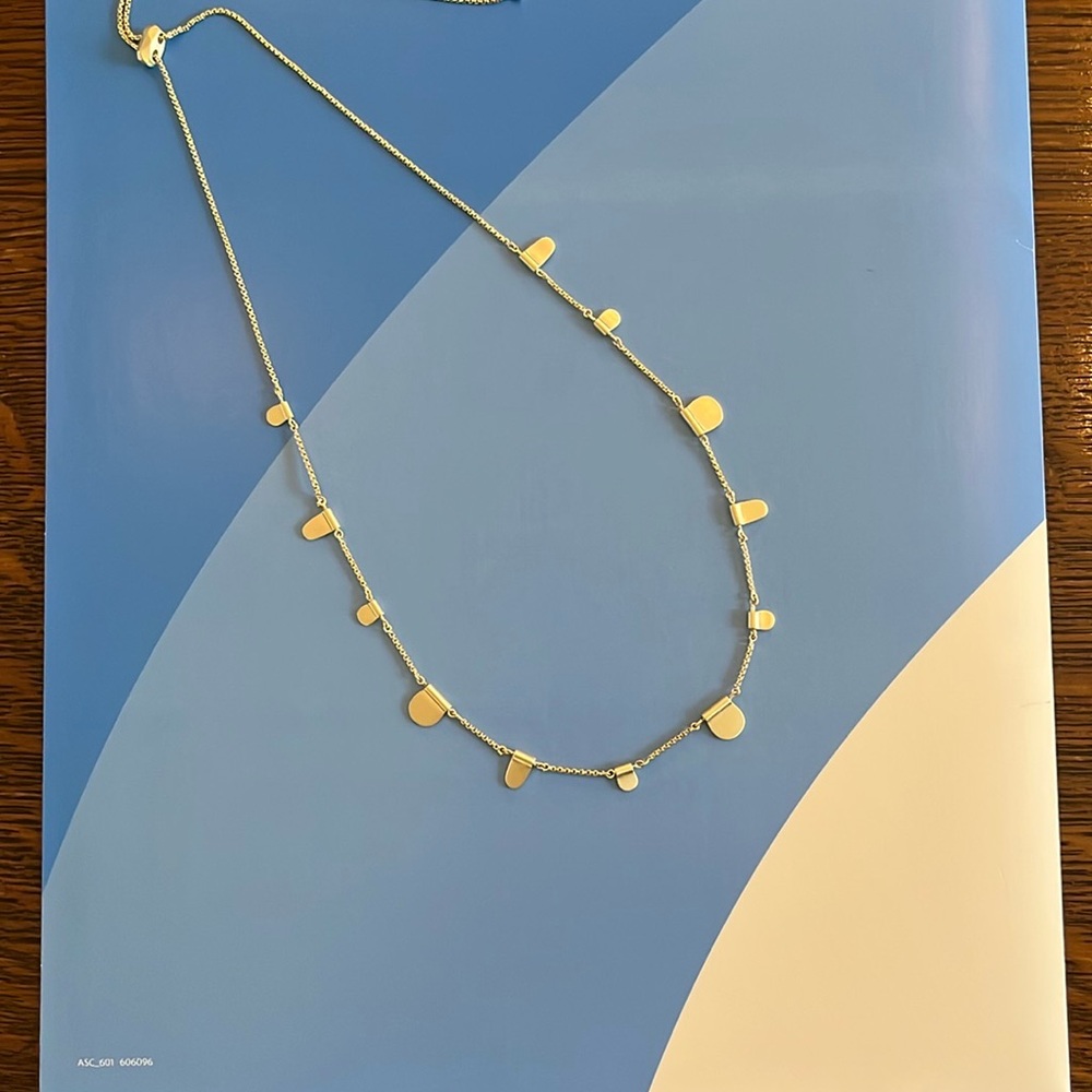 Kendra Scott Elegant Gold Necklace